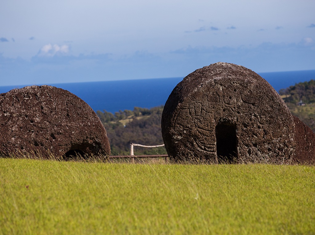 patrimonio_cl's tweet photo. Hoy conmemoramos el aniversario del Parque Nacional Rapa Nui como Patrimonio Mundial (1995). 🗿🌍 Este fue el primer bien de Chile en ser reconocido por la UNESCO, que valoró su extraordinaria riqueza natural y cultural, legado vivo de la cultura Rapa Nui. 🌺 https://t.co/Tyotupr3LA