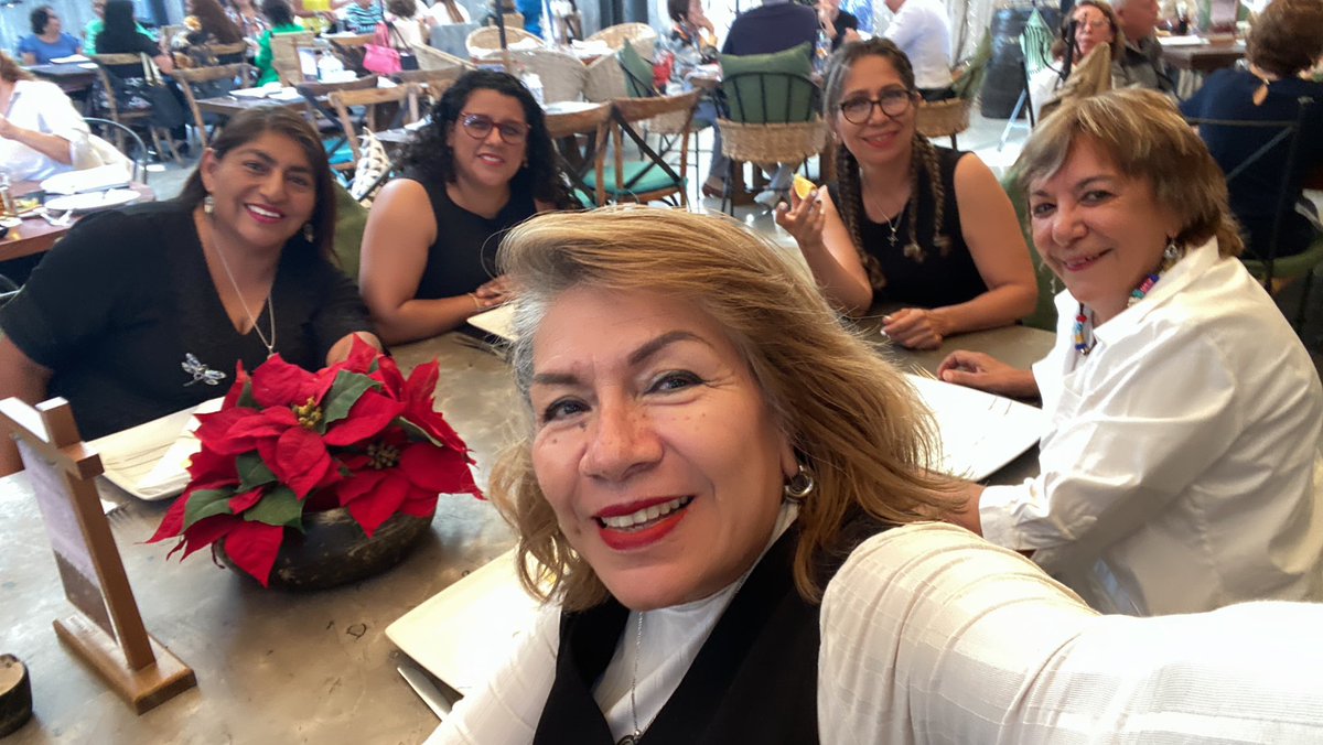 hoy tenemos clara nuestra visión y posicionamiento,somos feministas,defensoras, críticas,estrategas, visionarias,sororas,empáticas, y el affidamento fortalece nuestros lazos feministas. Gracias por esta Red que nos sostiene y acompaña en las transformaciones de nuestras vidas…