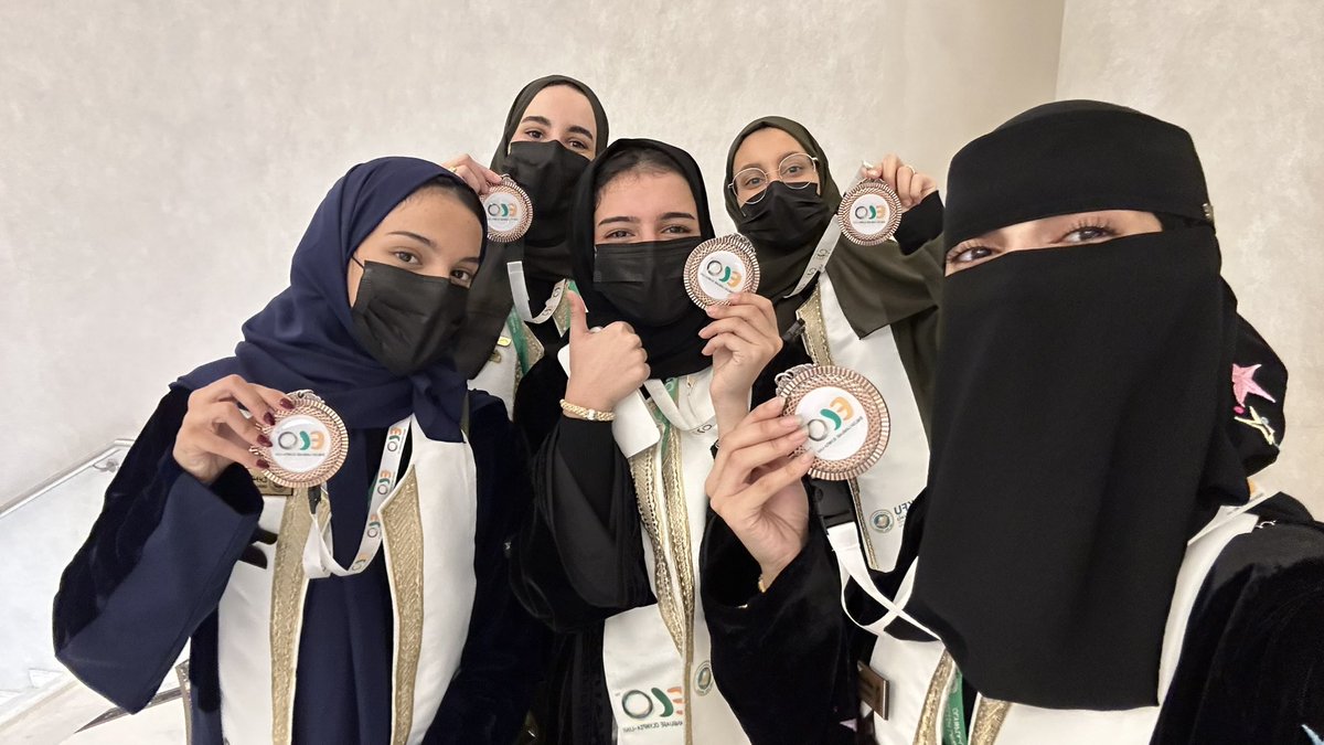 LatifaSjowaiser's tweet photo. المركز الثالث!✨💙
بفضل الله ثم جهودنا ودعم كل من ساندنا معنويًا وأكاديميًا،
حققنا المركز الثالث من بين 57 فريقًا والمركز الأول على السعودية والخليج.

وشكرًا لكل من كان جزءًا من هذه الرحلة ولكل من آمن بنا وساندنا🏆 https://t.co/Lci91GrVDr