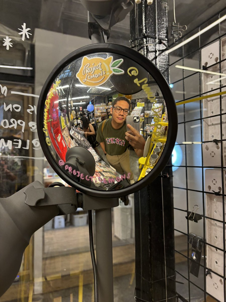 adrlayson's tweet photo. i know a mirror HATES to see me coming... https://t.co/T4K1i9EEi3