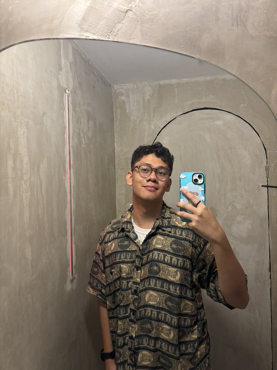 adrlayson's tweet photo. i know a mirror HATES to see me coming... https://t.co/T4K1i9EEi3