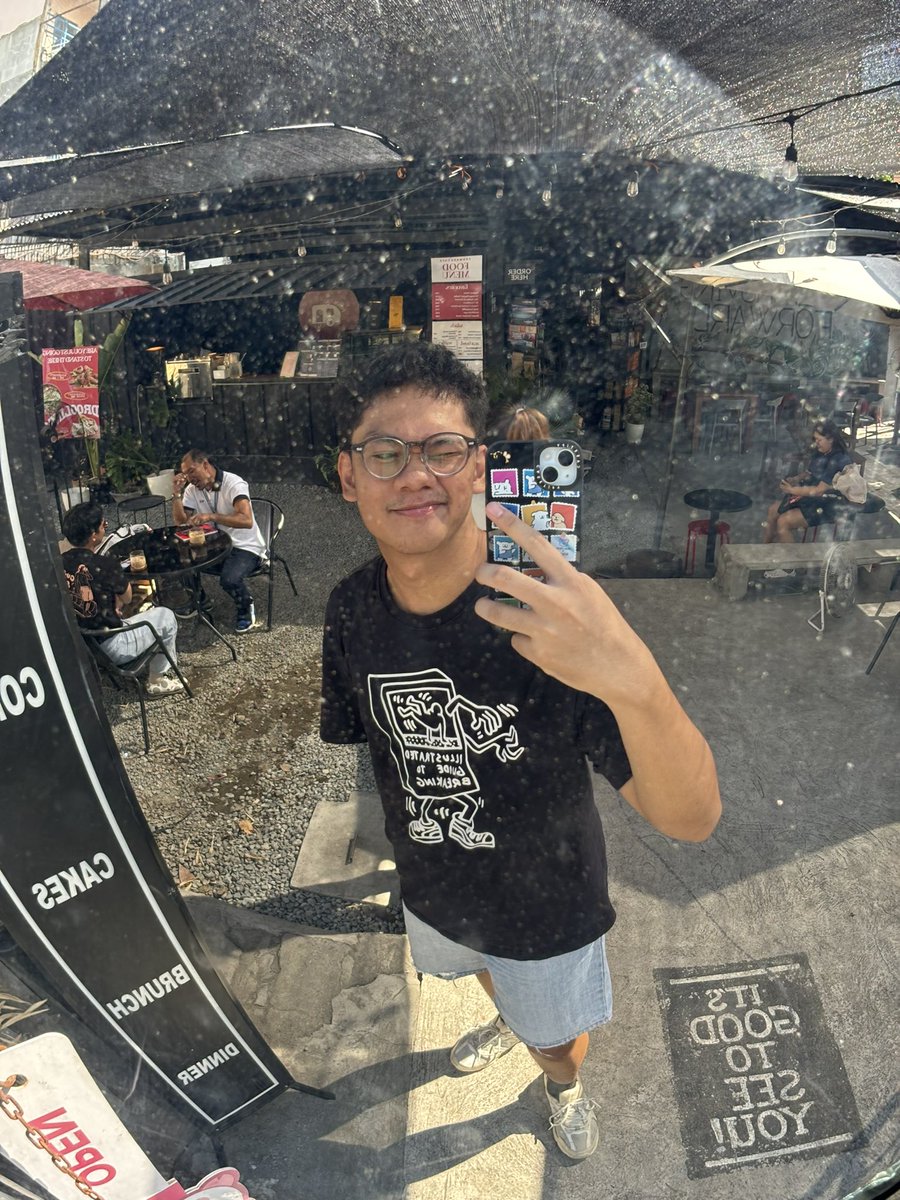 adrlayson's tweet photo. i know a mirror HATES to see me coming... https://t.co/T4K1i9EEi3