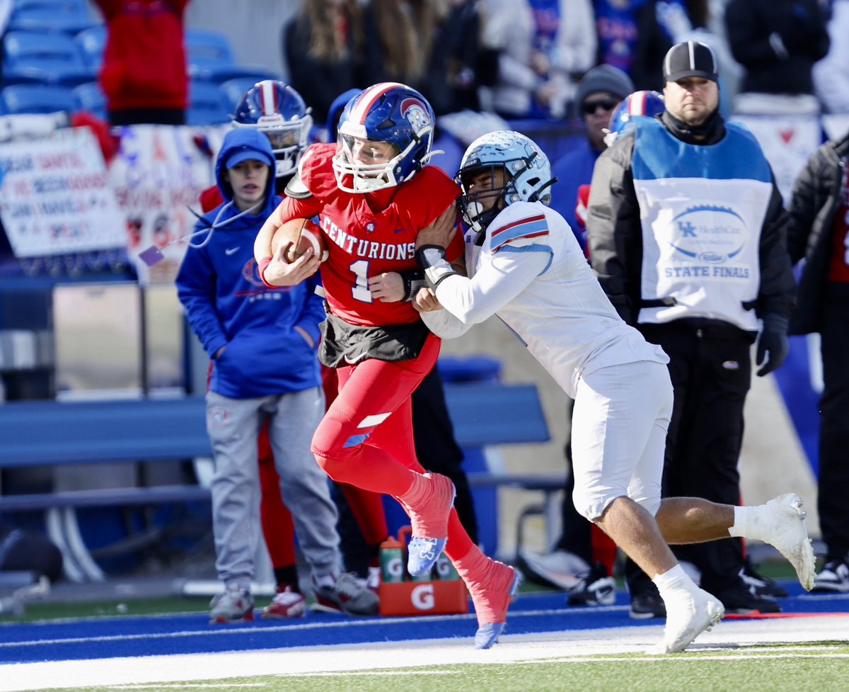 Thank you <a href="/LesNicholson/">LesNicholsonPhotog</a> for helping provide great coverage of the 2024 UK HealthCare Sports Medicine Football State Finals. 
All of Les’ photos will be available for purchase at khsaaphotos.org.
#khsfb