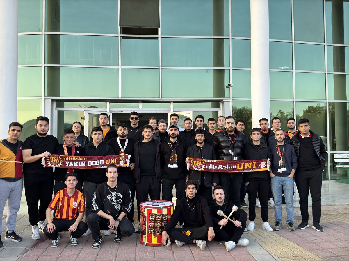 BU YOL ŞAMPİYONLUK YOLU!
 
#GALATASARAY’IMIZIN - sivasspor ile oynadığı maçı, eğitim sarayında kardeşlerimizle omuz omuza izledik. Yanımızda olan kardeşlerimizin ayağına yüreğine sağlık. 

#ultrAslanUNI
#uAUNIYakınDoğu
#KıbrısBölge