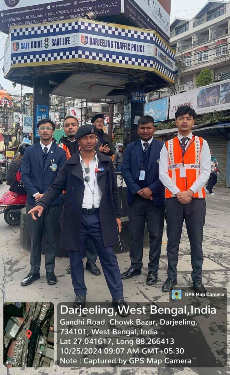 SRBT_College's tweet photo. SRBT College (Govt.Aided) NSS Unit, Darjeeling Conducted intensive Traffic volunteering activities under theme  Ye Diwali MY Bharat Wali.
#YASMinistry
#NSSIndia
#NCTE 
#UGC 
#WBHE 
#WbGovt 
#GTA
#rdnsskolkata
#NYKS
#BSAEU
#BEdCollege
#DiwaliwithMYBharat 
#sevakaeksaal https://t.co/hvRLBBdcDB