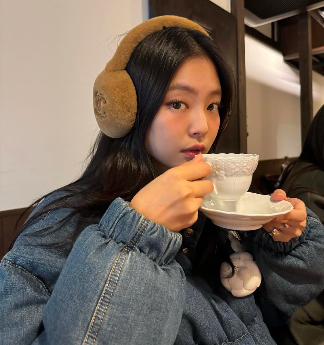 jenniewhk's tweet photo. DRINKS                        OR                COFFEE https://t.co/j2Zyfnn5iD