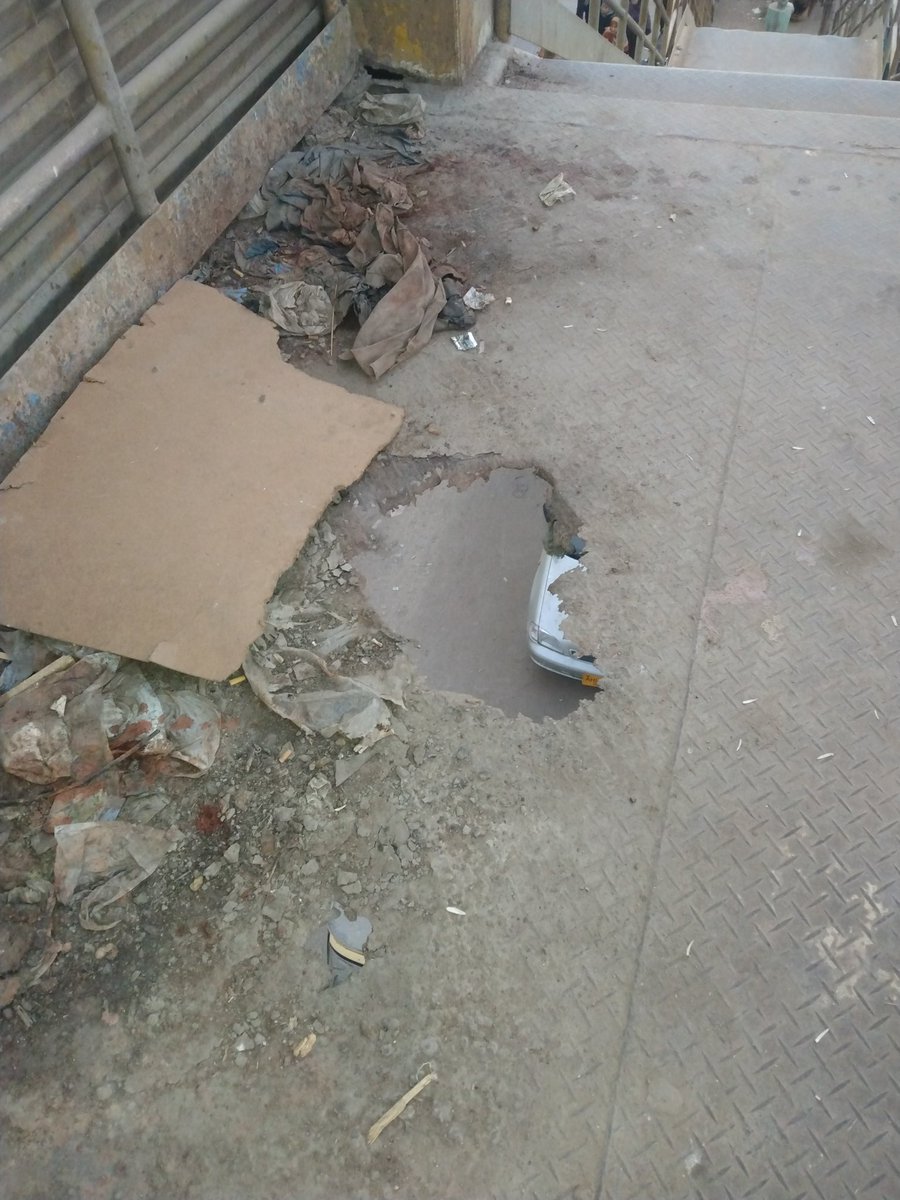 JalalKhan29's tweet photo. @murtazawahab1 @murtazawahab1 @DCKhiCentral @KmcPakistan
Urgent attention needed!
Pedestrian bridge in Gharibabad, Karachi has missing/damaged grating, putting lives at risk!
Please fix this hazard ASAP!
#Karachi #SafetyFirst #FixTheBridge https://t.co/UY1qxU7rTH