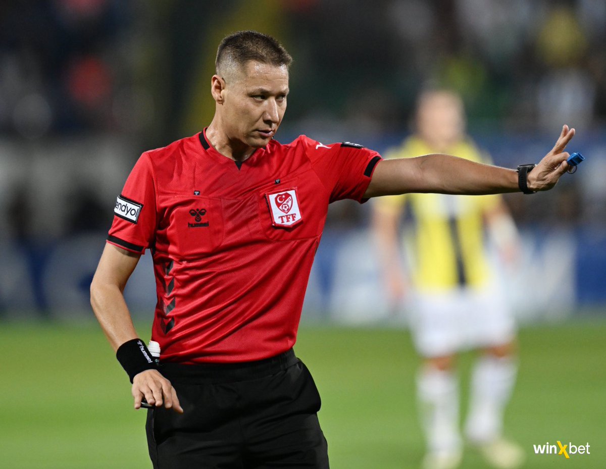 𝐑𝐄𝐊𝐎𝐑 | Hakem Turgut Doman, tek maçta Galatasaray aleyhine 3’ü kırmızı kart olmak üzere toplam 29 hatalı karar vererek rekor kırdı.