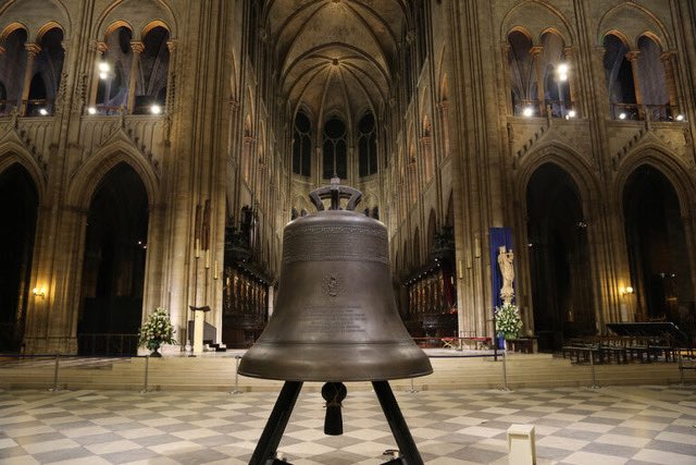 🔔Vijf jaar na de brand:  de #Notredame #klokken in #Parijs luiden weer! Ook de Astense grote klok ‘Marie’ kwam gelukkig ongeschonden uit de brand en luidt weer!
#RoyalEijsbouts #Asten #cloches
Lees het hele verhaal van de grote klok Marie op:
museumklokenpeel.nl/zien-en-doen/a…