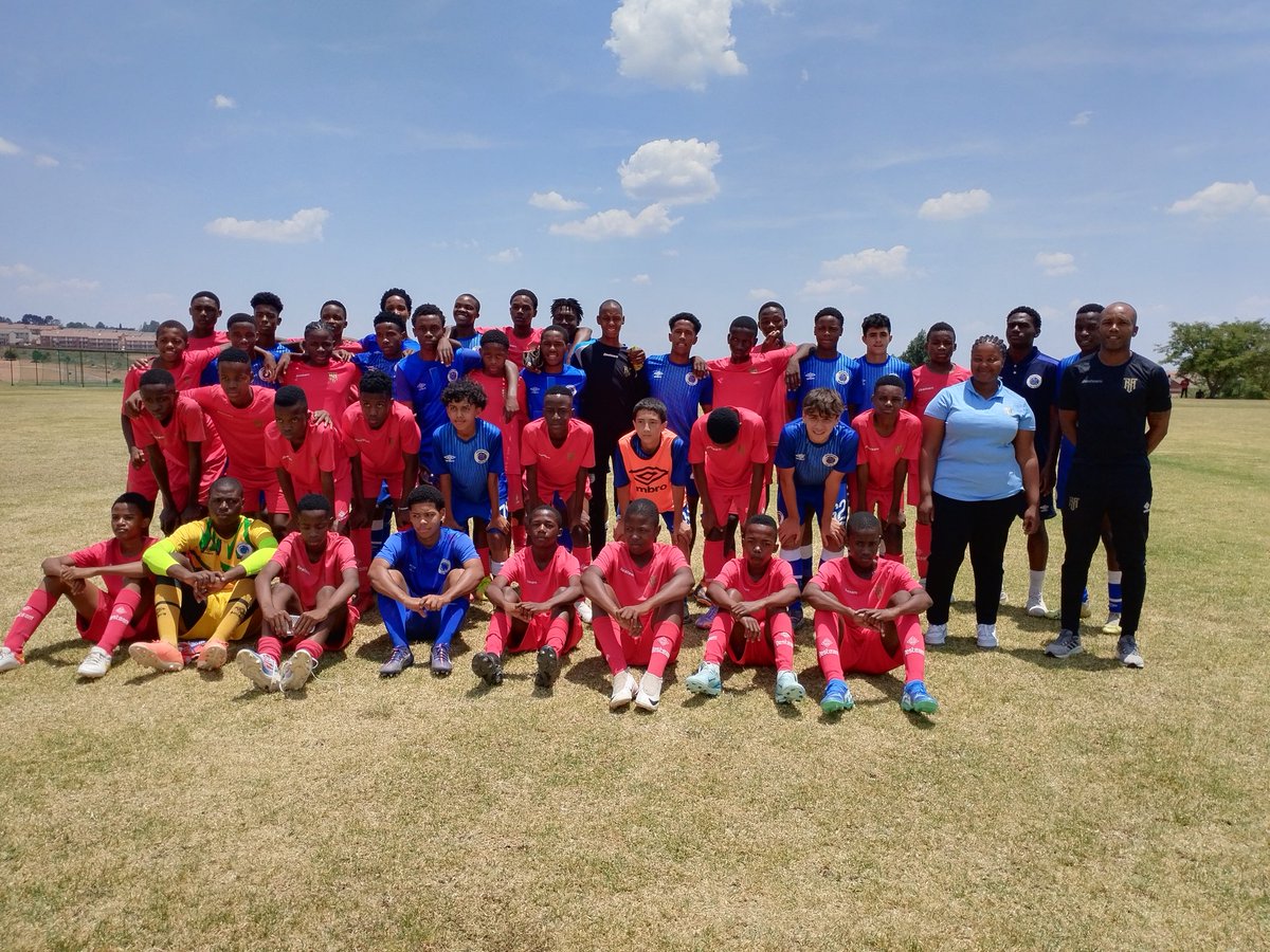 TlouM_Centre's tweet photo. Some memories are unforgettable, remaining ever vivid and heartwarming thank you Supersport United Academy
#TMFA
#TeamRed
#weriseasone https://t.co/BXJDWoi34e