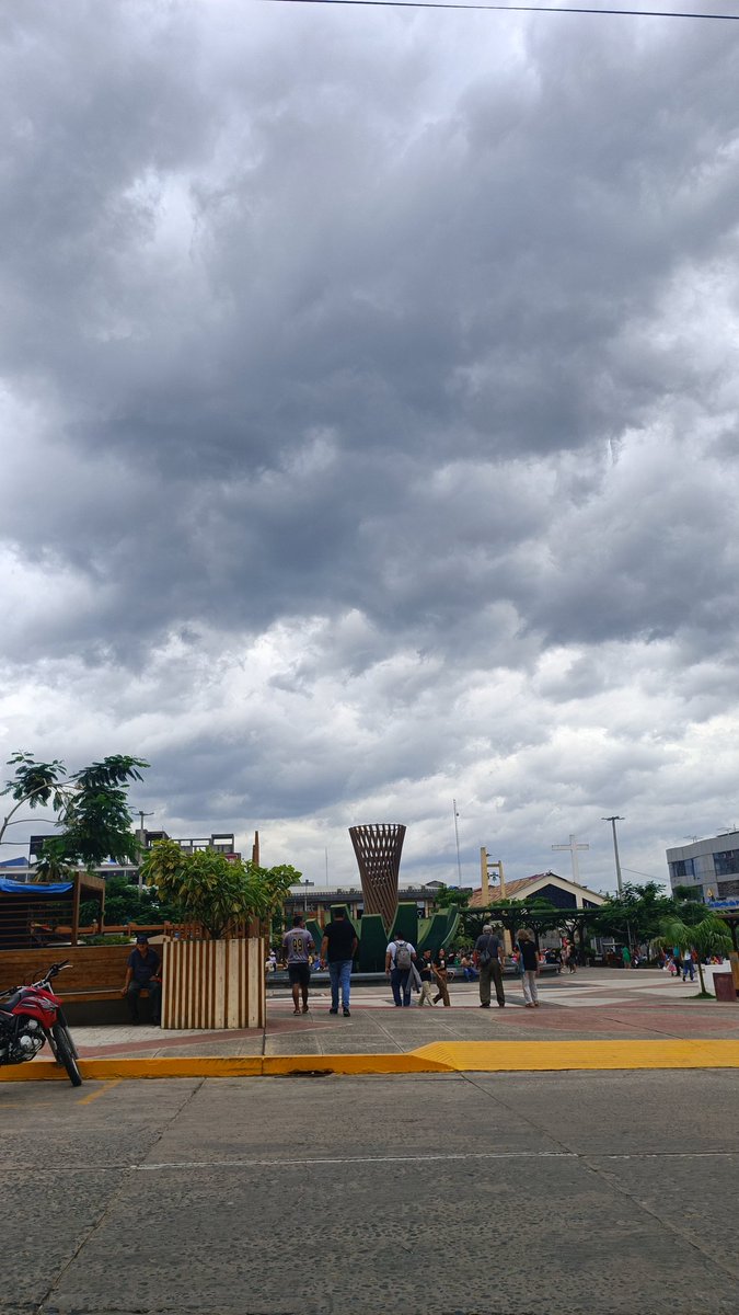 helenychavez's tweet image. Y el día que quieres ir a la piscina, el clima: No mi ciela 🫠😬 #cloudyday #Tarapoto #lagris