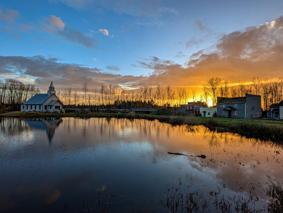JamestownSet's tweet photo. Yesterday may have started off wet but it ended with a bang! What a treat. 

#hearties #wcth #whatrain

📸 Krista Petrie https://t.co/U2VltlI8FR