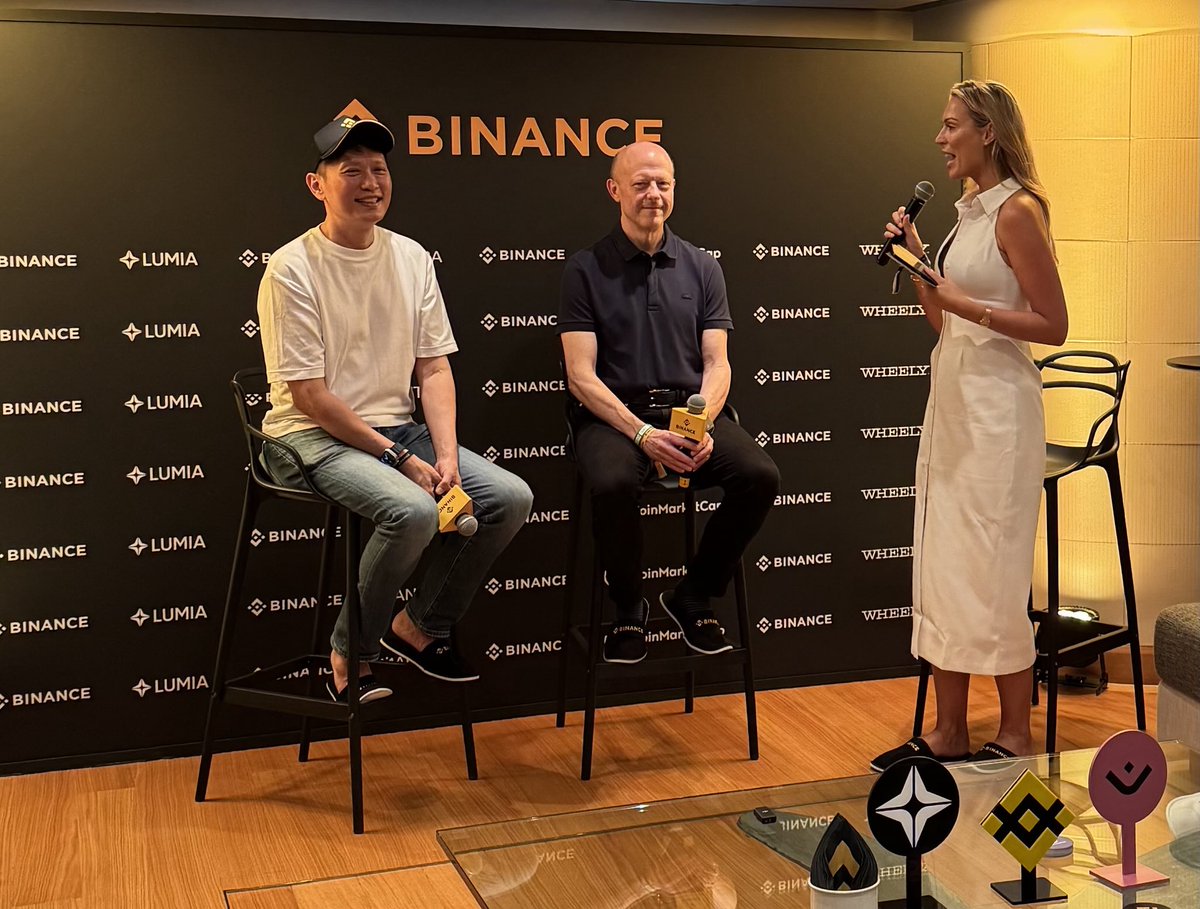Great fireside chat w ⁦<a href="/binance/">Binance</a>⁩ CEO ⁦<a href="/_RichardTeng/">Richard Teng</a>⁩ on the sidelines of the F1 and ADFW in Abu Dhabi. Industry leadership on the future of crypto.