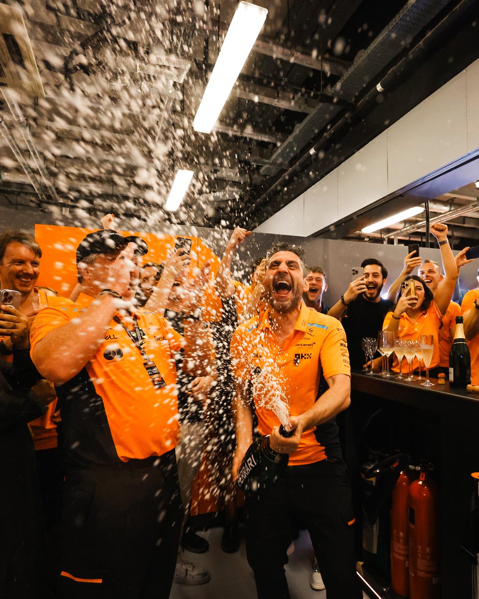 McLarenF1's tweet photo. IT’S A PAPAYA PARTY! 🤩🍾

#ThisTeam https://t.co/BOmBvvckXu