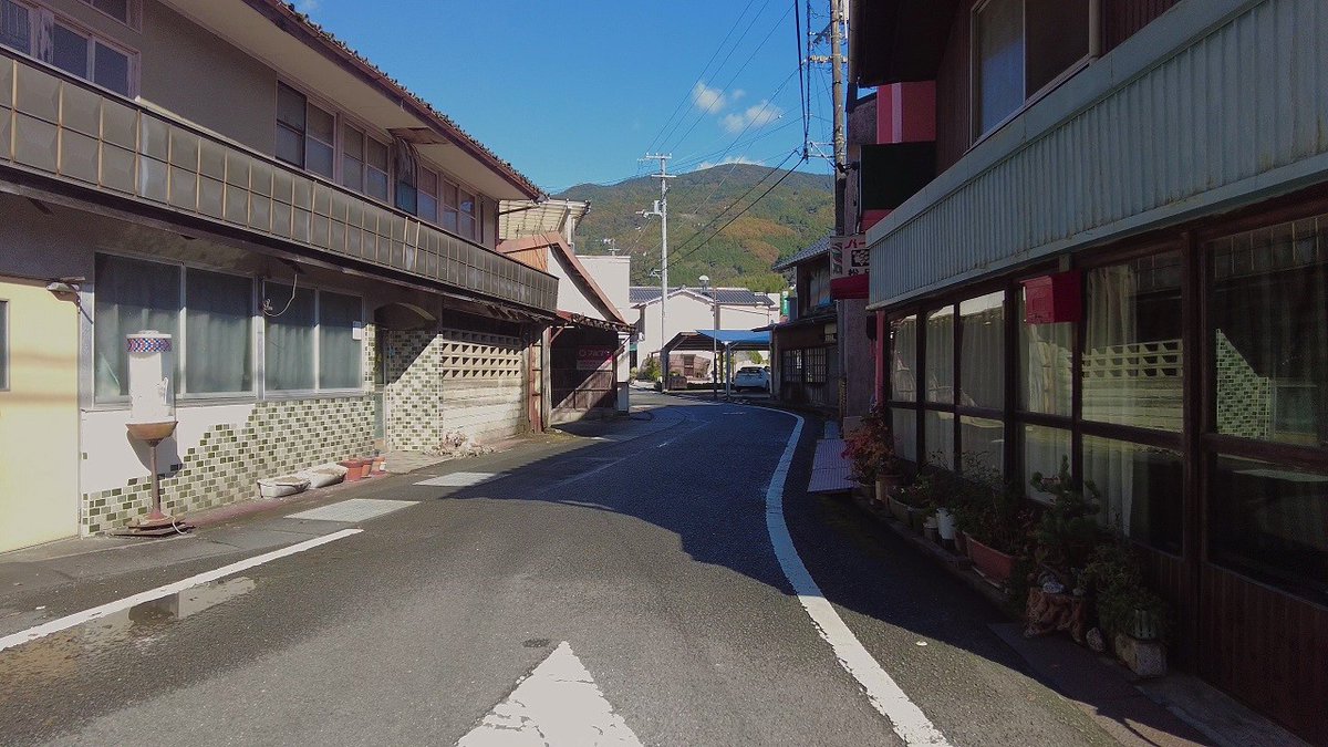 wtlsij's tweet photo. “Walking Through a Peaceful Town in Japan - Nakayama, Ehime【4K】”
YouTube - https://t.co/EXb2Yf1huR ← Let’s check the video!

小さな神社のひっそりした雰囲気が好きです。

This town, Nakayama, is in the northwest of Ehime Prefecture, Japan.

#wtlsij #Japan #walk #relaxing https://t.co/wfTjP0Ly3Q