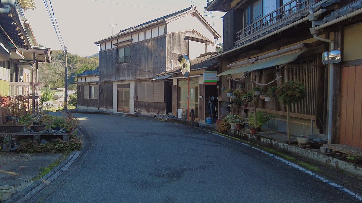 wtlsij's tweet photo. “Walking Through a Peaceful Town in Japan - Nakayama, Ehime【4K】”
YouTube - https://t.co/EXb2Yf1huR ← Let’s check the video!

小さな神社のひっそりした雰囲気が好きです。

This town, Nakayama, is in the northwest of Ehime Prefecture, Japan.

#wtlsij #Japan #walk #relaxing https://t.co/wfTjP0Ly3Q