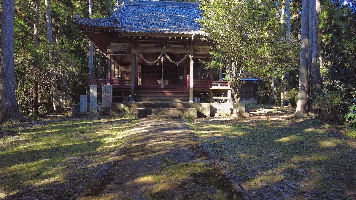 wtlsij's tweet photo. “Walking Through a Peaceful Town in Japan - Nakayama, Ehime【4K】”
YouTube - https://t.co/EXb2Yf1huR ← Let’s check the video!

小さな神社のひっそりした雰囲気が好きです。

This town, Nakayama, is in the northwest of Ehime Prefecture, Japan.

#wtlsij #Japan #walk #relaxing https://t.co/wfTjP0Ly3Q