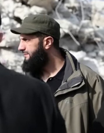 UnionNatioPop's tweet photo. Ça c’est Abou Mohammed al-Joulani.

De 2006 à 2012 cet homme faisait partie de Daech, il sera proche de Baghdadi et violera des dizaines de femmes en Syrie.

De 2012 à 2016 il fera partie du Front Al-Nostra et fera massacrer des dizaines de milliers de civils 

Aujourd’hui, il est président de la Syrie et s’apprête à la transformer en Émirat.

C’est beau ce que vous avez soutenu, mais vous pleurerez bientôt des larmes de sang, car ce régime, vous aurez contribué à le mettre en place mais lui, ne vous fera aucun cadeau et sèmera le chaos jusqu’en Occident.

Il ne sera pas la peine d’aller manifester pour les droits des femmes ou des enfants en Syrie entre République et Arts et Métiers, ou de nous gonfler avec du jambon-beurre de PMU. Trois pays ont causé cette situation.