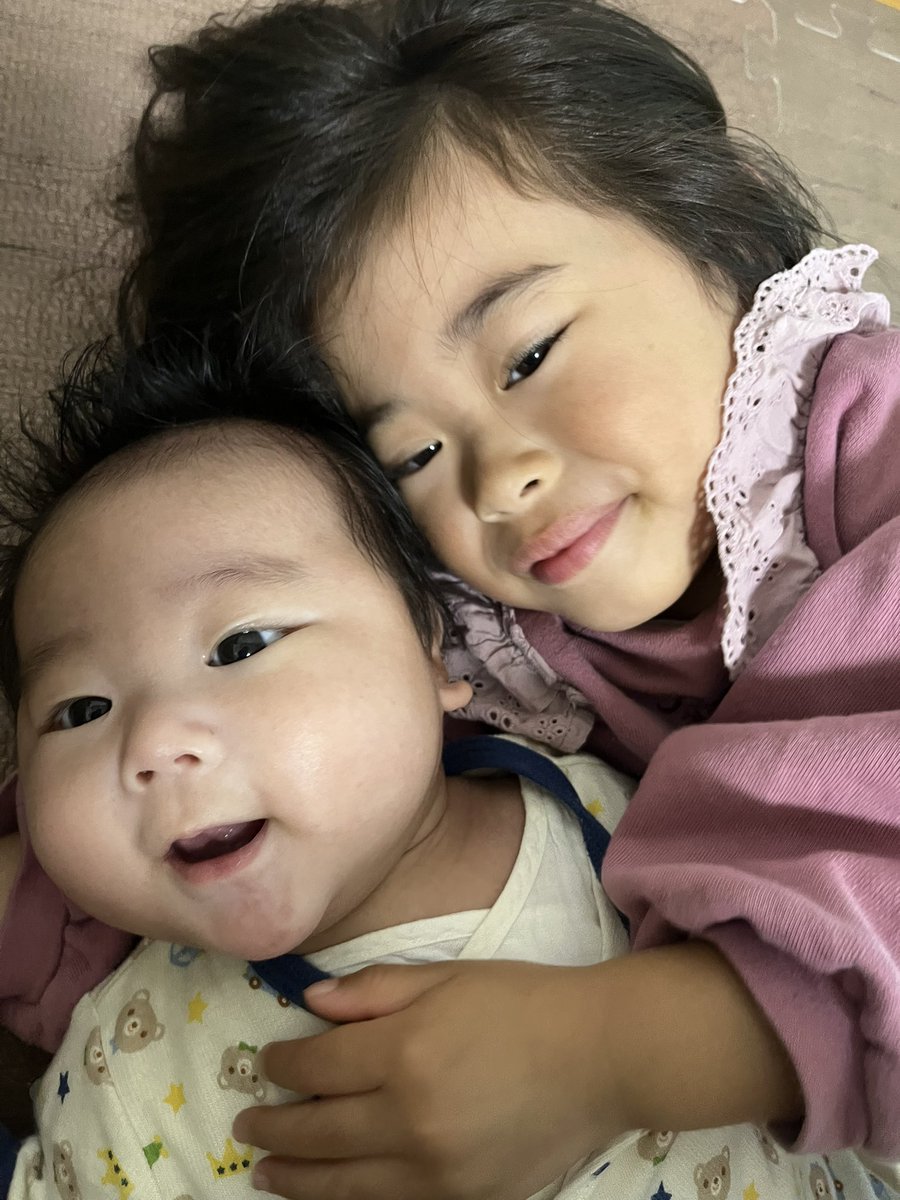 PortraitRagi's tweet photo. そいえば9月10日に第二子男の子を予定帝王切開で産みました👶❤️
姉弟の触れ合いが可愛すぎて毎日癒されてます💕💕
体重は戻ったけど2人目はBIGbabyだったのでなかなかお腹周りのお肉さんが落ちてくれません。1月から仕事復帰なんて考えられないくらい
ずっと一緒にいたいですが頑張ります🔥
#出産報告 https://t.co/BEwVFEtClQ