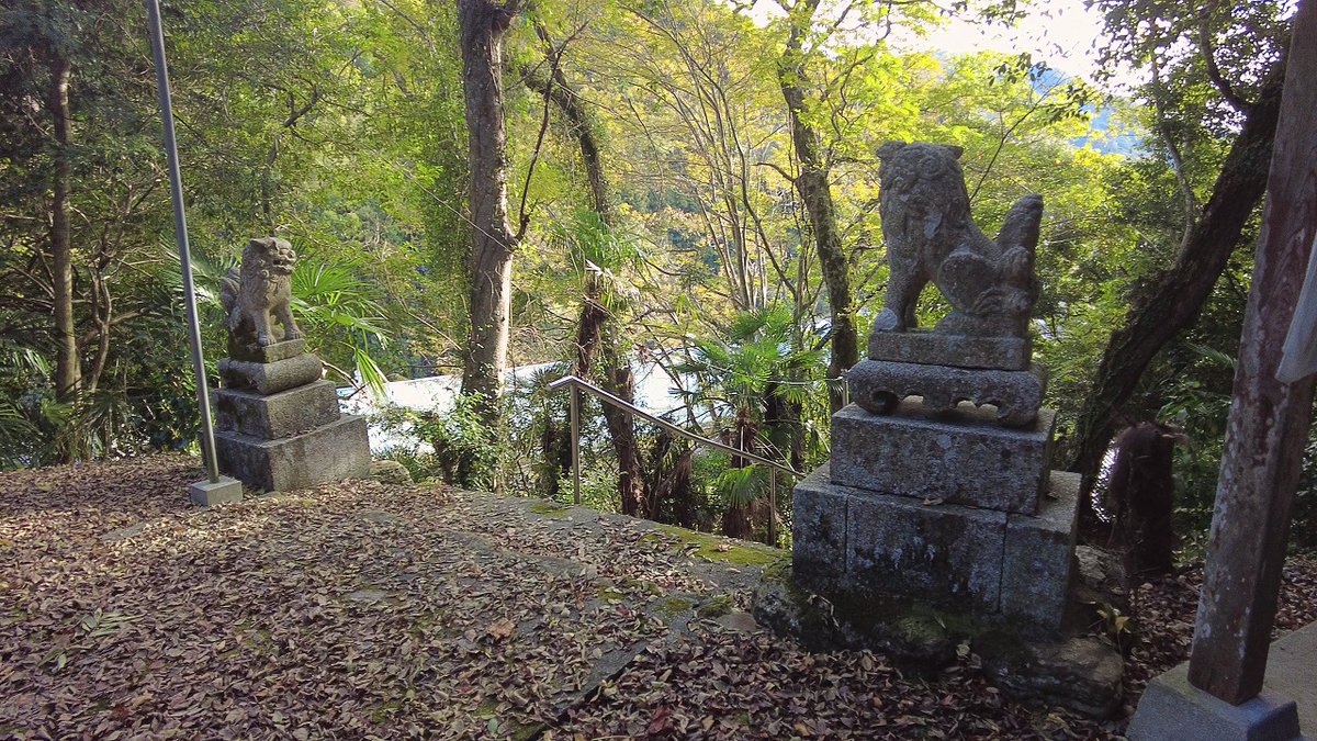 wtlsij's tweet photo. “Walking Through a Peaceful Town in Japan - Nakayama, Ehime【4K】”
YouTube - https://t.co/EXb2Yf1huR ← Let’s check the video!

小さな神社のひっそりした雰囲気が好きです。

This town, Nakayama, is in the northwest of Ehime Prefecture, Japan.

#wtlsij #Japan #walk #relaxing https://t.co/wfWzA4ovfV
