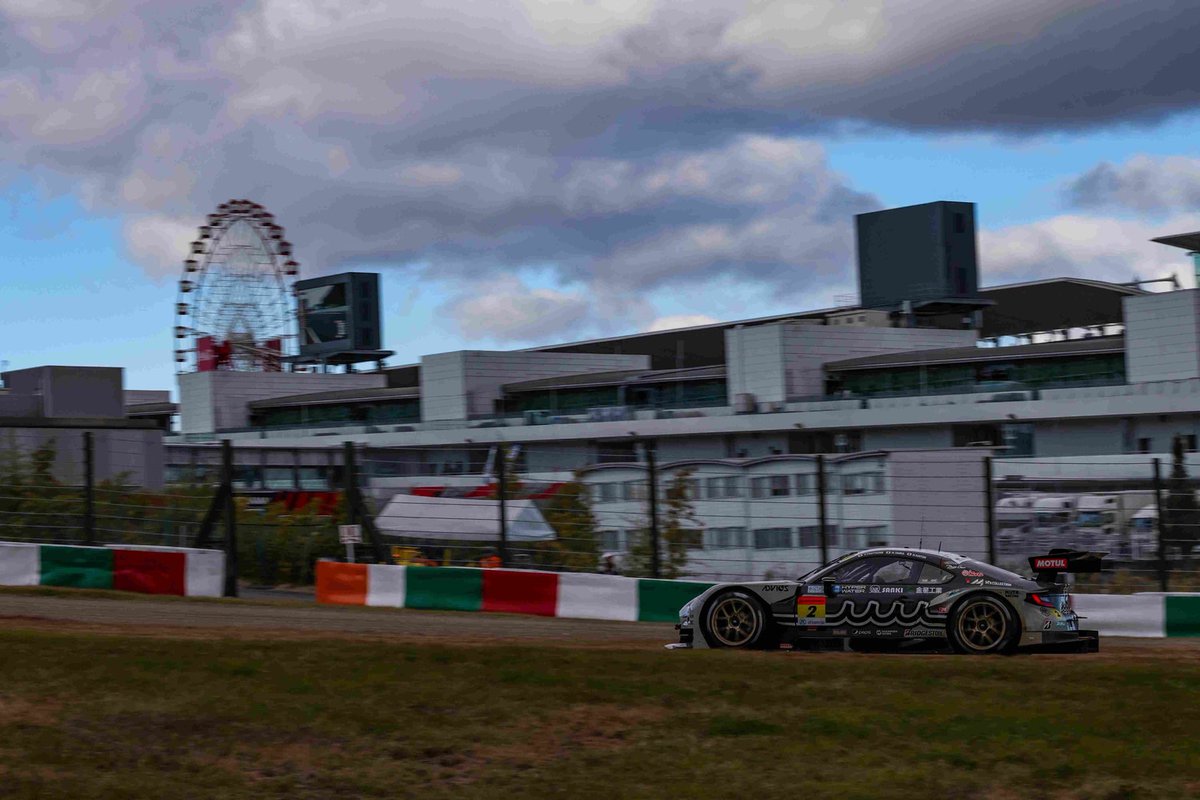 MutaRacing's tweet photo. 2024年SUPER GTシリーズ第5戦(最終戦)の決勝レース。muta Racing GR86 GTは3番グリッドで平良からスタートし、ピットインを遅らせ暫定トップに立ちました。堤に交代時にはタイヤ交換を行わずトップを守って後半の逃げ切りを図りましたが、フレッシュタイヤに交換した車両にかわされ2位でフィニッシュ。 https://t.co/nuu3zT403N
