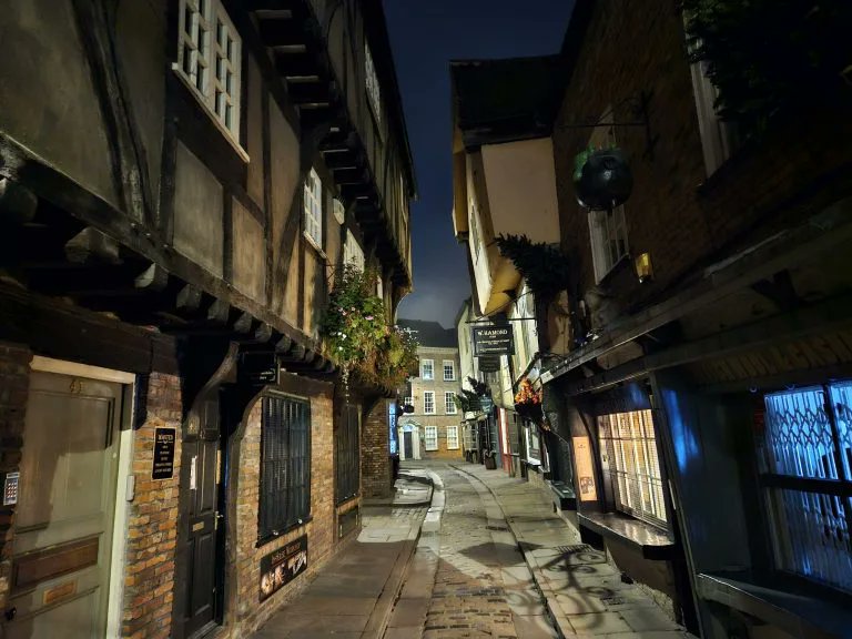 RJonTourUK's tweet image. New #travelblog post, this time about the beautiful city of York 🇬🇧 and is it worth visiting...

rjontour.com/york/ #yorkshire #traveltribe