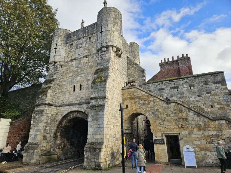 RJonTourUK's tweet image. New #travelblog post, this time about the beautiful city of York 🇬🇧 and is it worth visiting...

rjontour.com/york/ #yorkshire #traveltribe