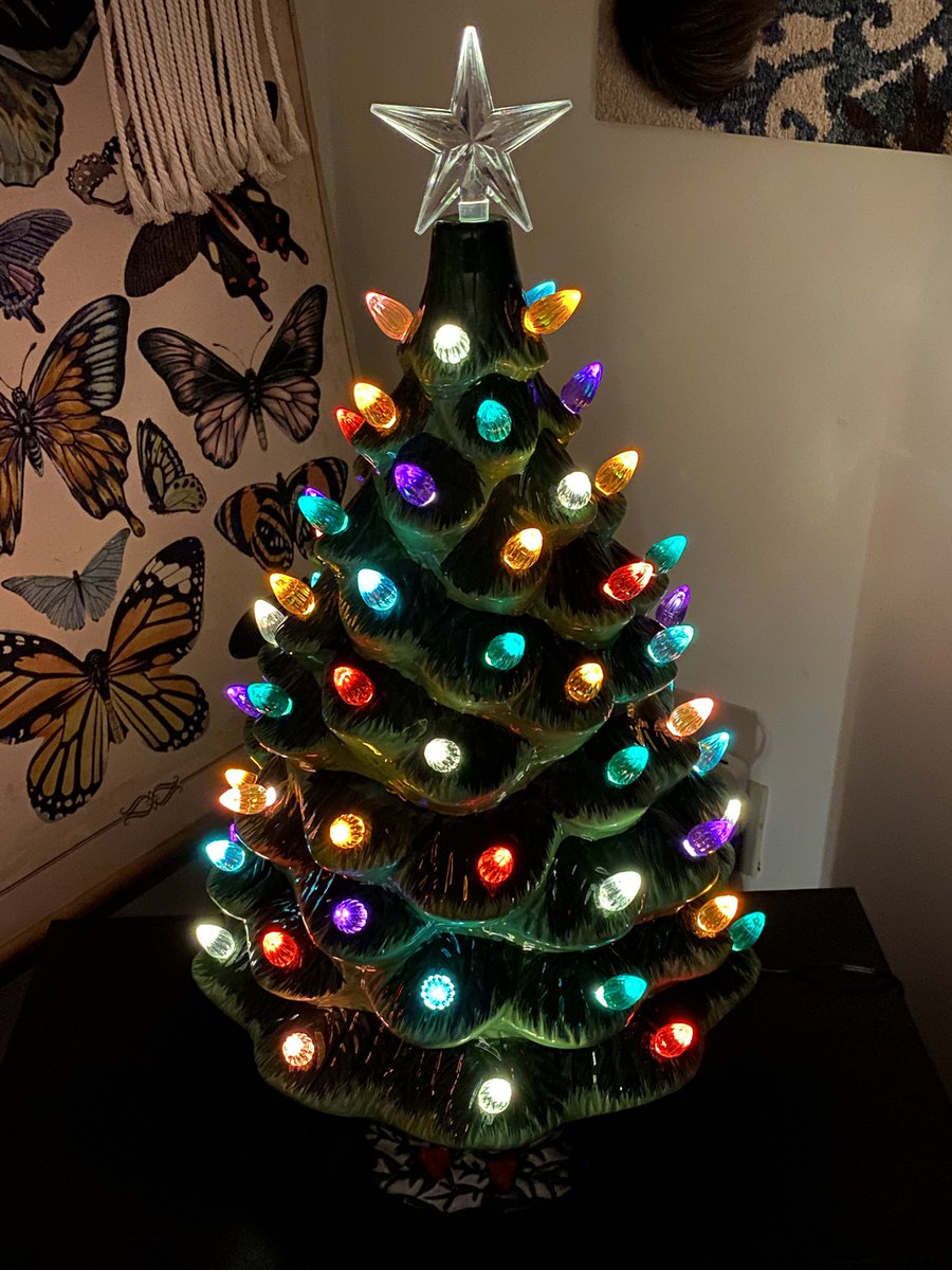 O Christmas Tree! Didn’t take too long to put up and decorate at all 😜