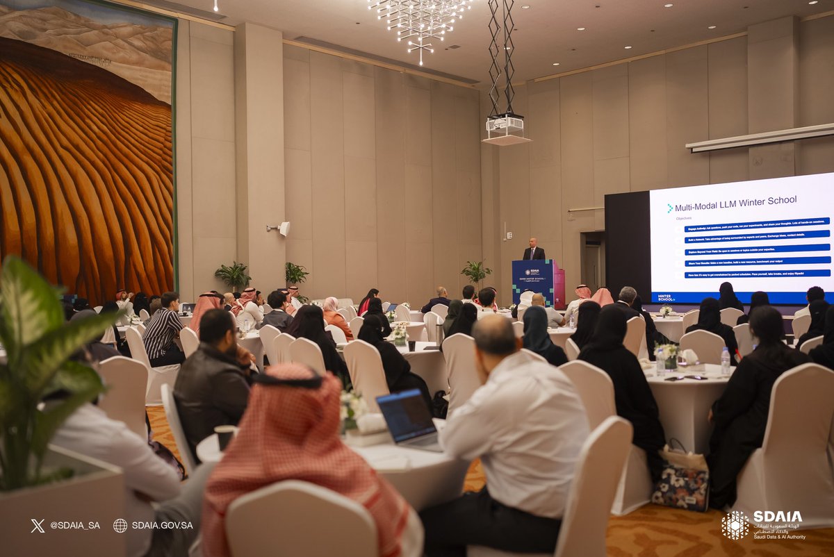 SDAIA_SA's tweet photo. بدأت مدرسة #سدايا الشتوية رحلتها التي تجمع الخبراء مع المواهب المُبتكرة من أجل تعزيز إمكانات البيانات والذكاء الاصطناعي وصناعة مستقبل جديد بهذه التقنيات المتقدمة. https://t.co/McBQqKR2NK