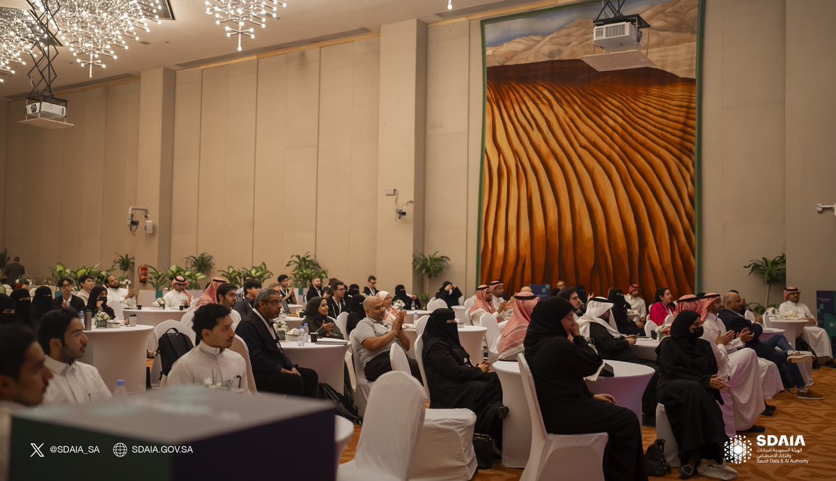 SDAIA_SA's tweet photo. بدأت مدرسة #سدايا الشتوية رحلتها التي تجمع الخبراء مع المواهب المُبتكرة من أجل تعزيز إمكانات البيانات والذكاء الاصطناعي وصناعة مستقبل جديد بهذه التقنيات المتقدمة. https://t.co/McBQqKR2NK