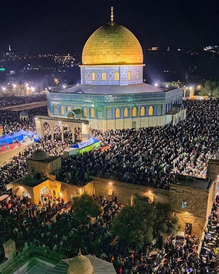 Halep’i, Hama’yı,Şam’ı nasip eden Allahımız seninde özgür günlerini görmeyi nasip etsin,yeryüzünün ışıldayan kandili Kudüs.