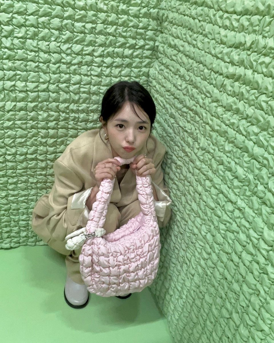 soobinmss's tweet image. 이 가방이 너무 부드러운 것 같아요! 👜

#ChaeSoobin #채수빈