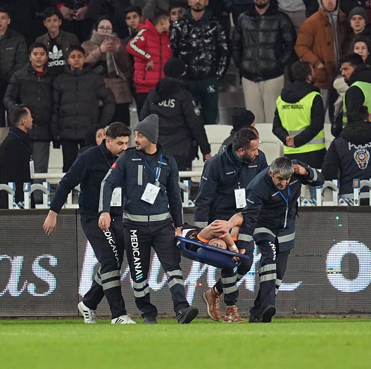 We're completely left speechless by the horrendous tackle on Barış Alper Yılmaz, which went unpunished. 

Nothing about football here. Get well Barış, we are with you.