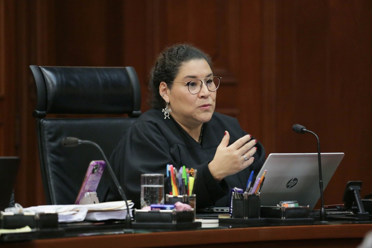 ElSabuesoAP's tweet photo. La ministra @LeniaBatres ha visitado 10 entidades y participa en eventos de Morena, aunque la reforma judicial no permite precampañas. 
https://t.co/rB1LzniKaT https://t.co/OBGXx52fbb