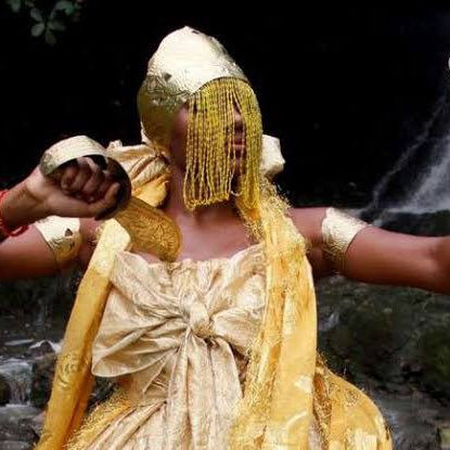 choquei's tweet photo. 🚨HOJE: Dia 08 de dezembro é celebrado o dia de Oxum. Rainha das águas doces, dona dos rios e cachoeiras, representando beleza e fertilidade. https://t.co/EEwoWfeAAv