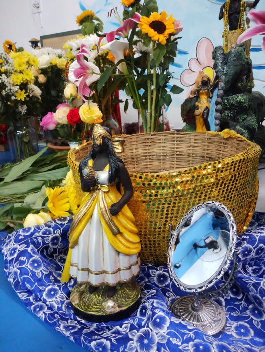 choquei's tweet photo. 🚨HOJE: Dia 08 de dezembro é celebrado o dia de Oxum. Rainha das águas doces, dona dos rios e cachoeiras, representando beleza e fertilidade. https://t.co/EEwoWfeAAv