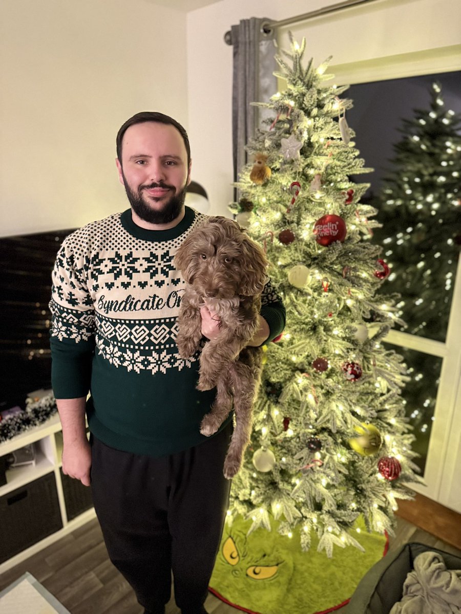 SureFireSmith's tweet photo. @Syndicate @SyndicateOG Best Christmas jumper I have ever bought 🎄 https://t.co/Olhtp8TjGK