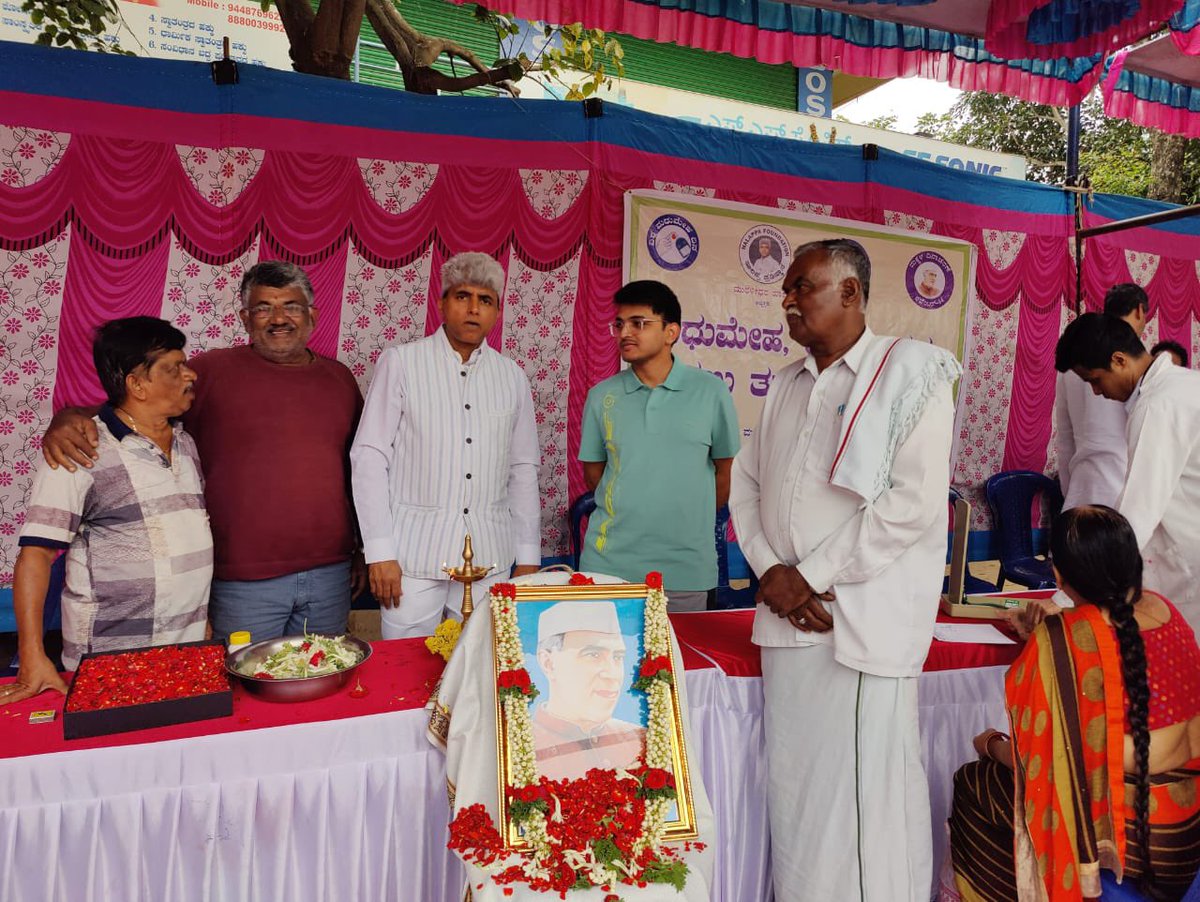 PrithviHalappa's tweet photo. Health and Wellness Camp with Sri Siddhartha Medical College, focusing on empowering our community to take charge of their health! 💪✨

The camp featured:
• Free health screenings (blood pressure, glucose, cholesterol, BMI)
• Expert consultations with doctors, & nutritionists
• Tips on maintaining a balanced and active lifestyle 

ಆರೋಗ್ಯ ಮತ್ತು ಸ್ವಾಸ್ಥ್ಯ ಶಿಬಿರ…
• ಉಚಿತ ಆರೋಗ್ಯ ತಪಾಸಣೆ (ರಕ್ತದೊತ್ತಡ, ಗ್ಲೂಕೋಸ್, ಕೊಲೆಸ್ಟ್ರಾಲ್, BMI)
• ವೈದ್ಯರು ಮತ್ತು ಪೌಷ್ಟಿಕತಜ್ಞರೊಂದಿಗೆ ಸಮಾಲೋಚನೆ
• ಸಮತೋಲಿತ ಮತ್ತು ಸಕ್ರಿಯ ಜೀವನಶೈಲಿಯನ್ನು ಕಾಪಾಡಿಕೊಳ್ಳಲು ಸಲಹೆಗಳು

#HealthAndWellness #CommunityCare #HealthCamp #WellnessJourney #StayHealthy #PreventiveCare #HealthyLifestyle #BeYourBestSelf #health #medicalcamp #medical #tumkur #tumakuru #tumkurnews #HalappaFoundation #MuralidharHalappa #PrithviHalappa