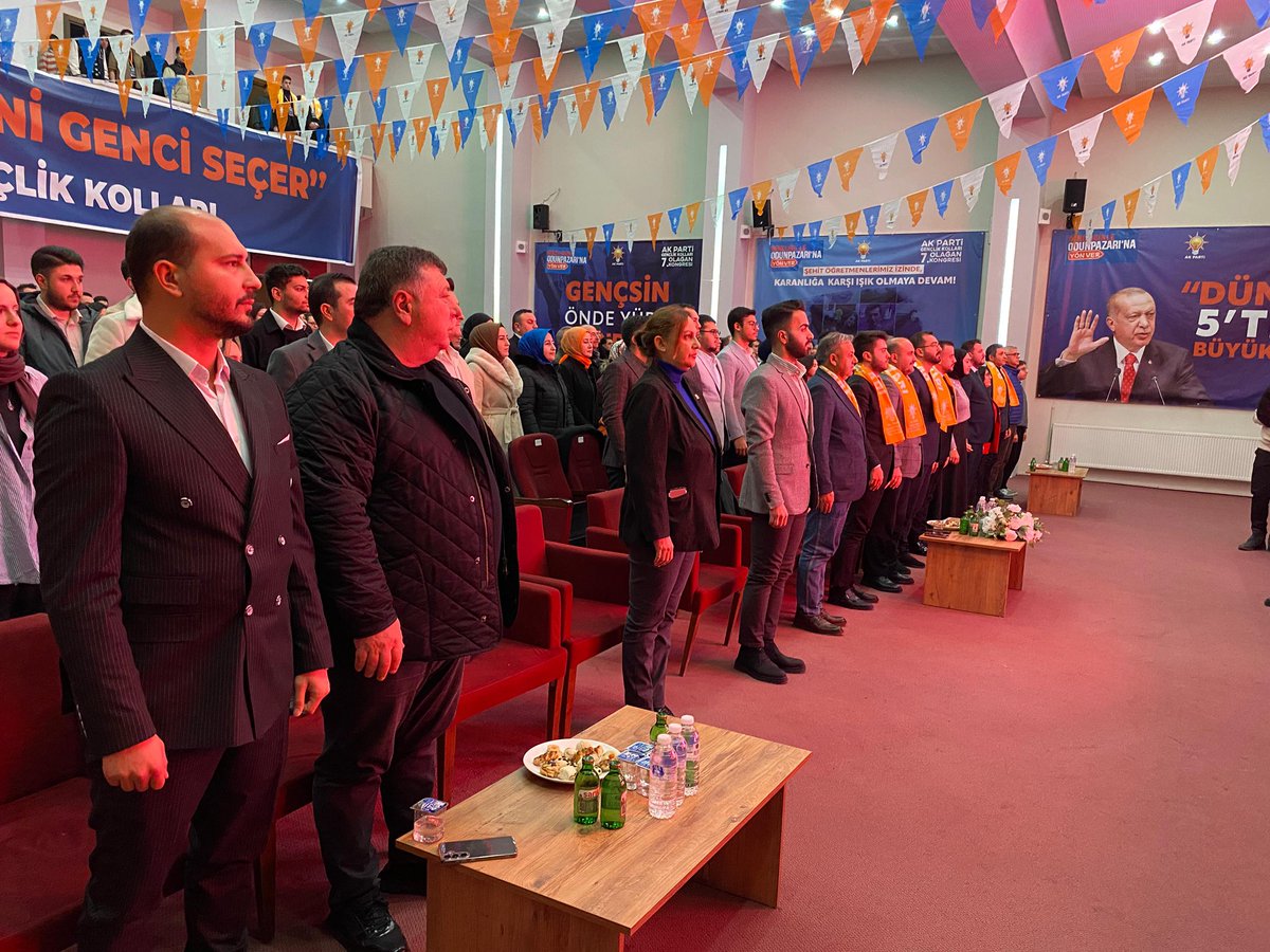ozcanyildiz_26's tweet photo. AkPartimizin Odunpazarı İlçe Gençlik Kongresini gerçekleştirdik 2 buçuk yıldır yürüttüğüm göz bebeğim gibi baktığım Odunpazarı gençlik kollarının bugün itibariyle Mete Eker Burak kardeşime emanet ettim.Rabbim bu bayrağı en yukarılara taşımayı nasip etsin https://t.co/CWyRGQPFnk
