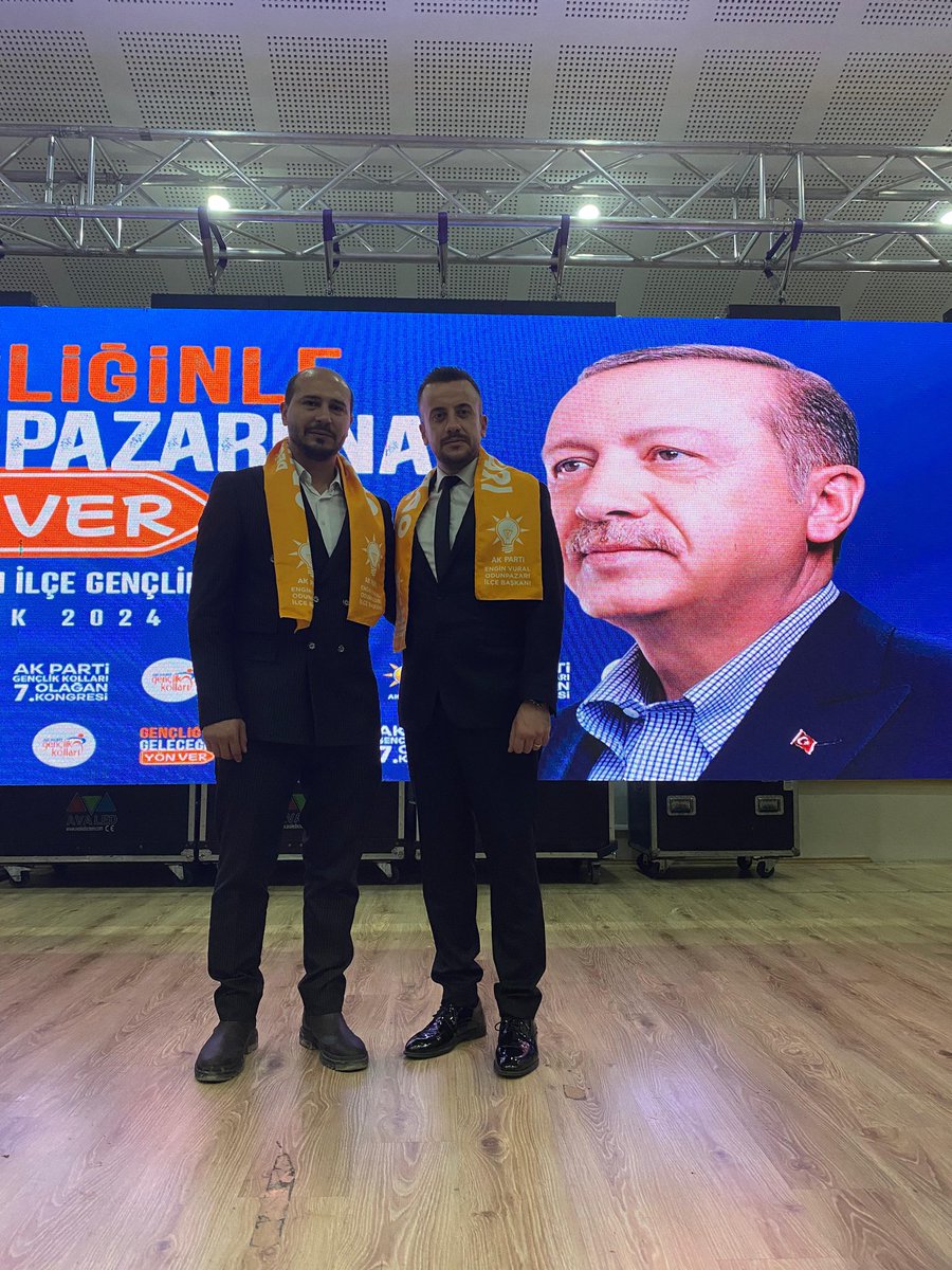 ozcanyildiz_26's tweet photo. AkPartimizin Odunpazarı İlçe Gençlik Kongresini gerçekleştirdik 2 buçuk yıldır yürüttüğüm göz bebeğim gibi baktığım Odunpazarı gençlik kollarının bugün itibariyle Mete Eker Burak kardeşime emanet ettim.Rabbim bu bayrağı en yukarılara taşımayı nasip etsin https://t.co/CWyRGQPFnk