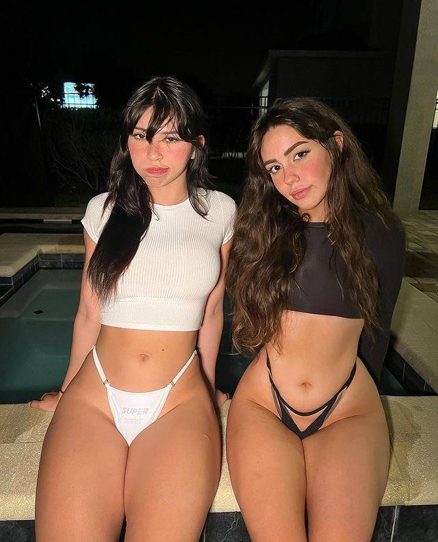 left or right https://t.co/hrR5aZ0pJ6