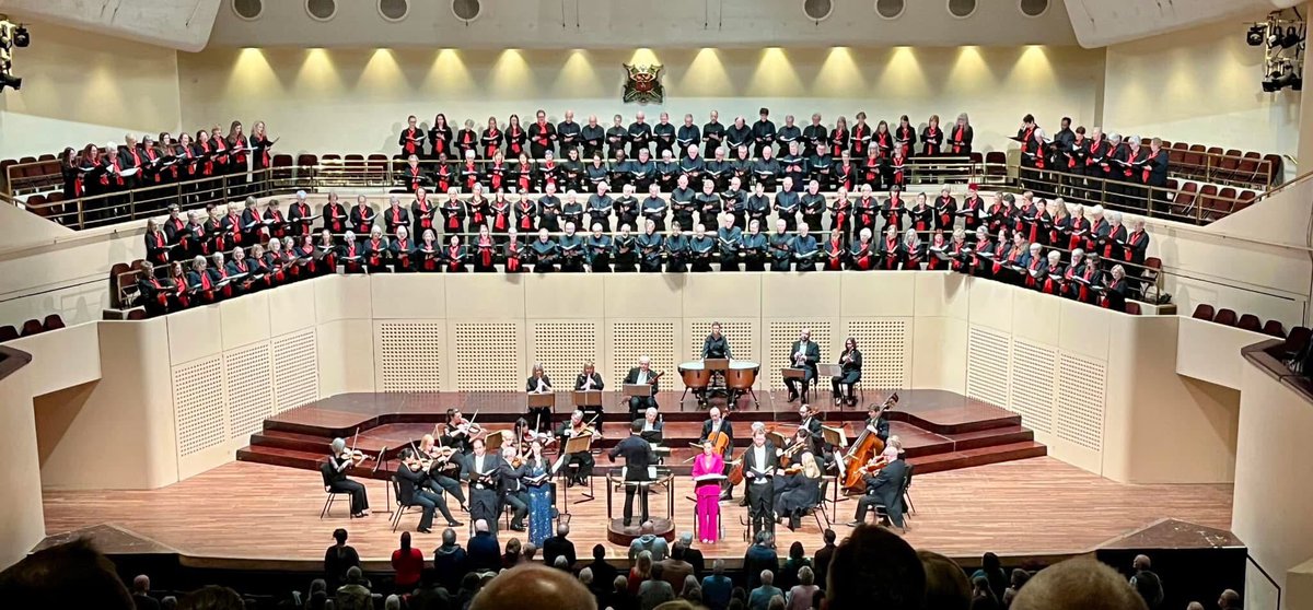 Fabulous Messiah Concert @RoyalConcertHallNottingham last night. The Choir were on top form, super soloists &amp; Orchestra da Camera. Huge thanks to our MD Richard Laing &amp; our appreciative audience too. 
Thanks to Mike Beard Photography - super photo 🎵😃🎵