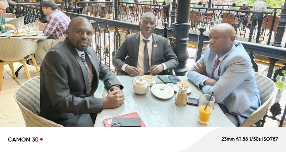 ShikirizaB's tweet photo. At the summit, Tatien #Nduwimana discussed investment opportunities in Burundi’s agripastoral sector &amp; urged foreign investors to #InvestInBurundi.

Upon his return in 🇧🇮, he called on Burundians to protect farmland with modern buildings &amp; adopt modern agricultural practices.
2/3 https://t.co/1t0iku7h7D