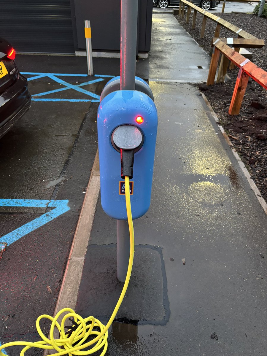 awtaylor1987's tweet photo. Hi @Shell , can you help please? My cable is stuck in your charger &amp; your helpline said they’d get back to me in the next 2 days. Kind of need my cable now https://t.co/UHek8kj797