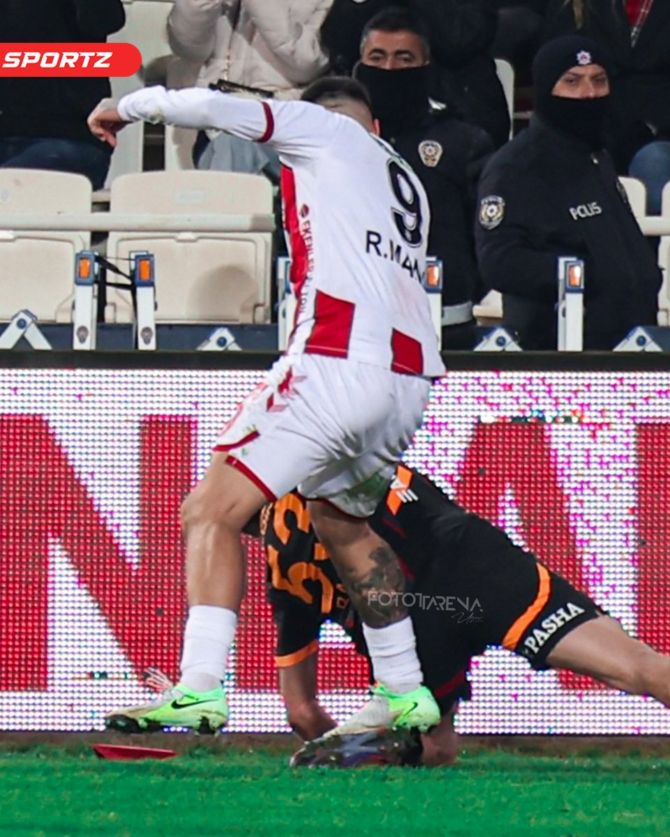 Barış’ın ayağına insafsızca basılma anı...