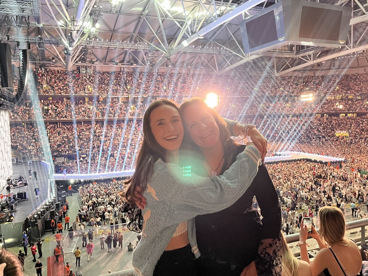 nat_wainwright8's tweet photo. In honour of #TSTheErasTour closing tonight, here's every TS show I've ever been to!
Red Tour Toronto N2 -> 1989 World Tour Toronto N1 -> Reputation Stadium Tour Toronto N2 -> Eras Tour Stockholm N3 -> Eras Tour Toronto N1 🫶✨
@taylornation13 @taylorswift13 #TorontoTSTheErasTour https://t.co/9vrwiy3MRI