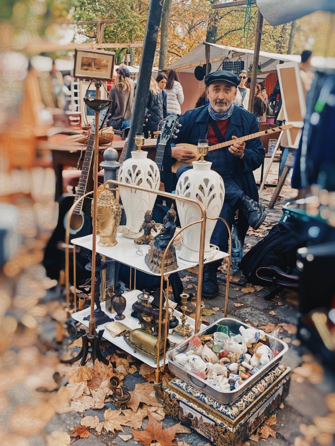 adeleraf's tweet photo. The flea market in the Berlin Wall Park is very well-known. Trendy people sell whiskey here, and designers also sell their own jewelry here ##Berlinlife #fleamarket https://t.co/C8z1O6At3J