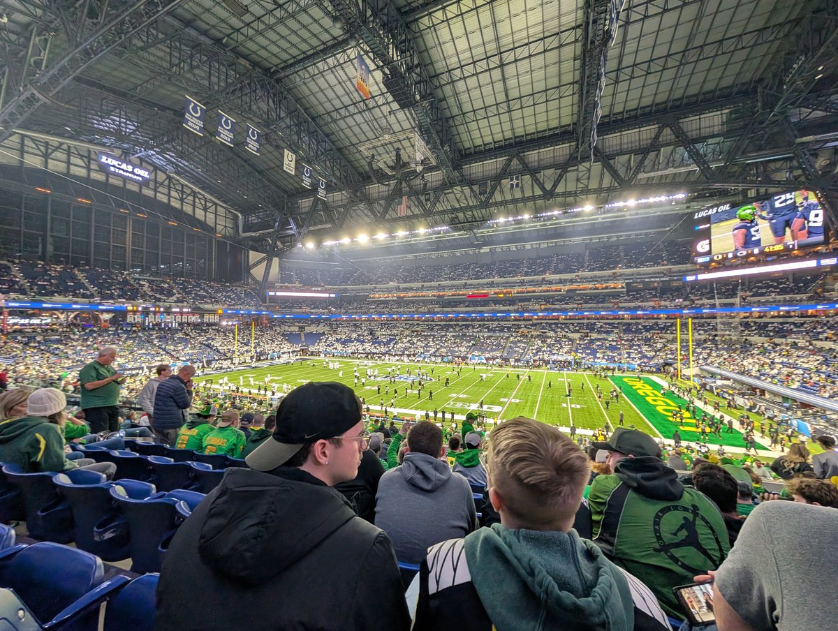 Epic tim watching Oregon win the Big 10 Championship in the house that Peyton built! #GoDucks