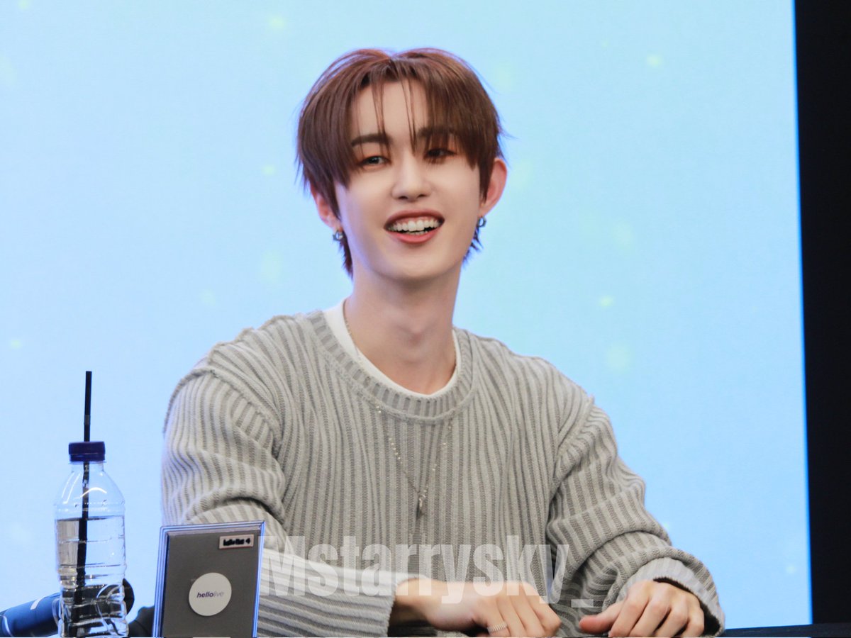 Mstarrysky_'s tweet photo. 241207 M.O.N.T Hellolive Fansign Event
Adorable whether smiling or not.💜
웃거나 웃지 않아도 참 매력적이에요.
#MONT #몬트
#BITSAEON #빛새온 #ビッセオン
#겨울이되면 #whenwintercomes https://t.co/TL7q775yjD