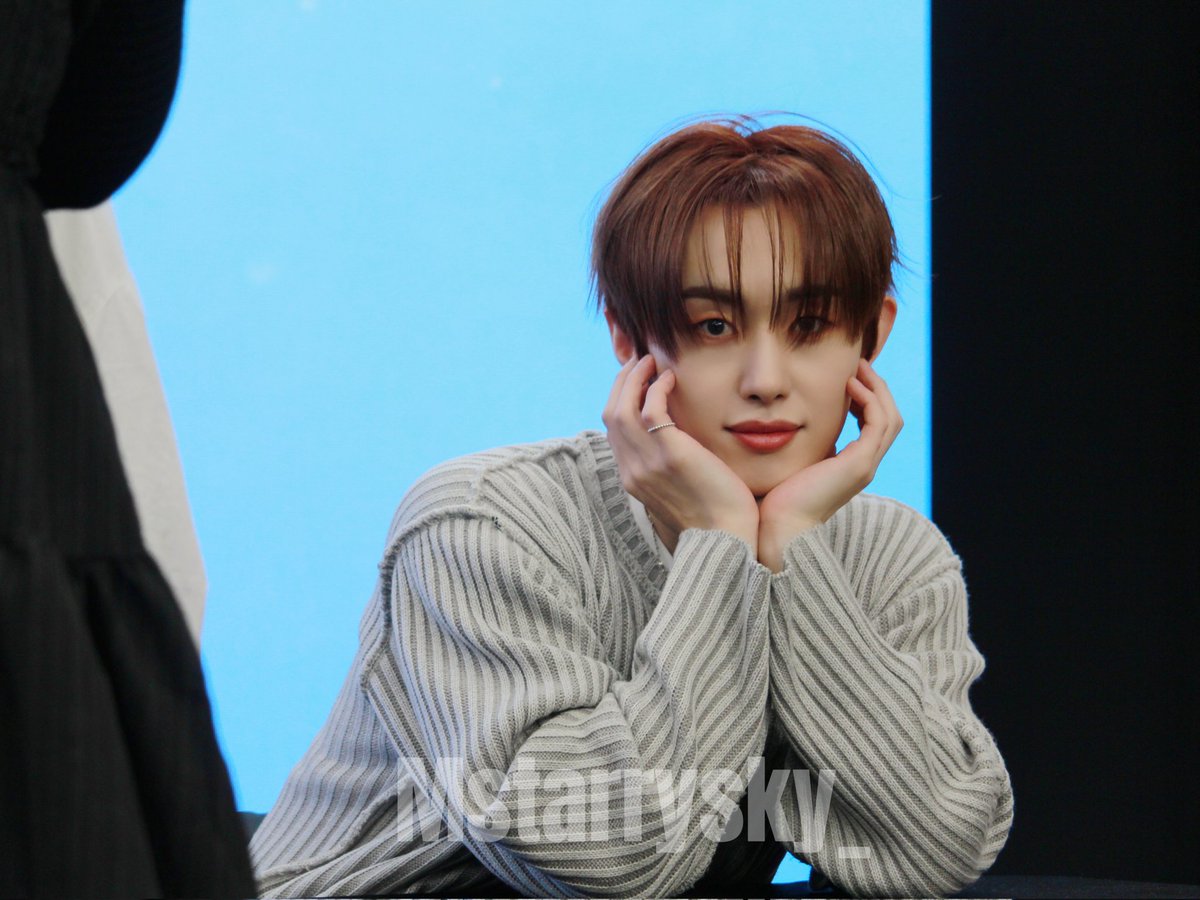 Mstarrysky_'s tweet photo. 241207 M.O.N.T Hellolive Fansign Event
Adorable whether smiling or not.💜
웃거나 웃지 않아도 참 매력적이에요.
#MONT #몬트
#BITSAEON #빛새온 #ビッセオン
#겨울이되면 #whenwintercomes https://t.co/TL7q775yjD